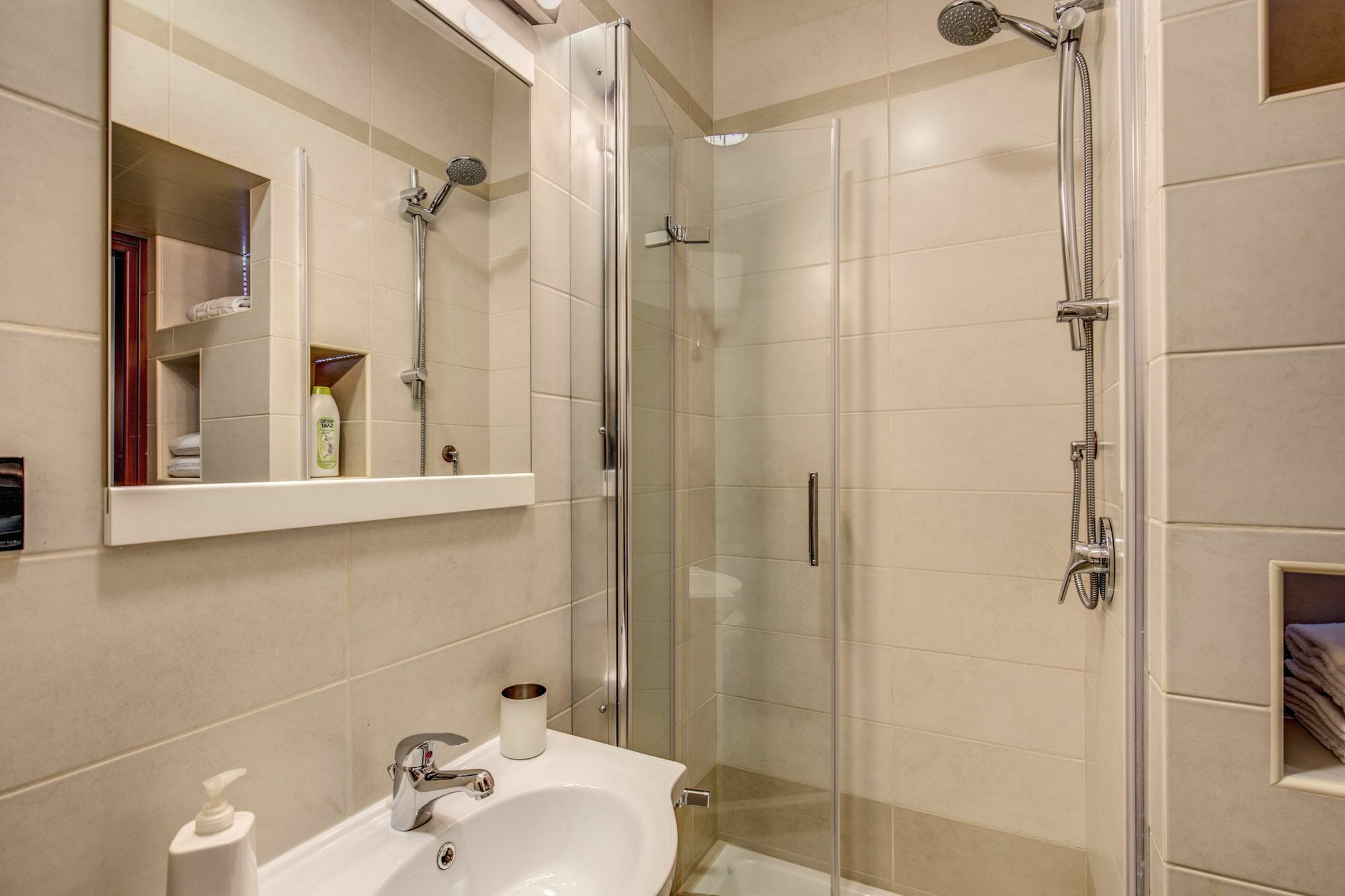Persepolis Guest house 3*